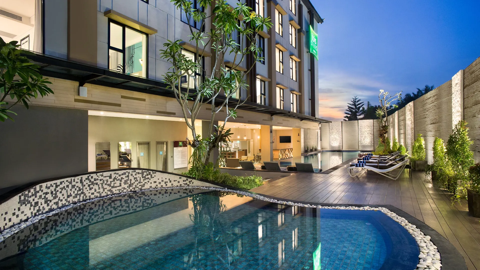 Kamaniiya Petitenget Seminyak 3*,