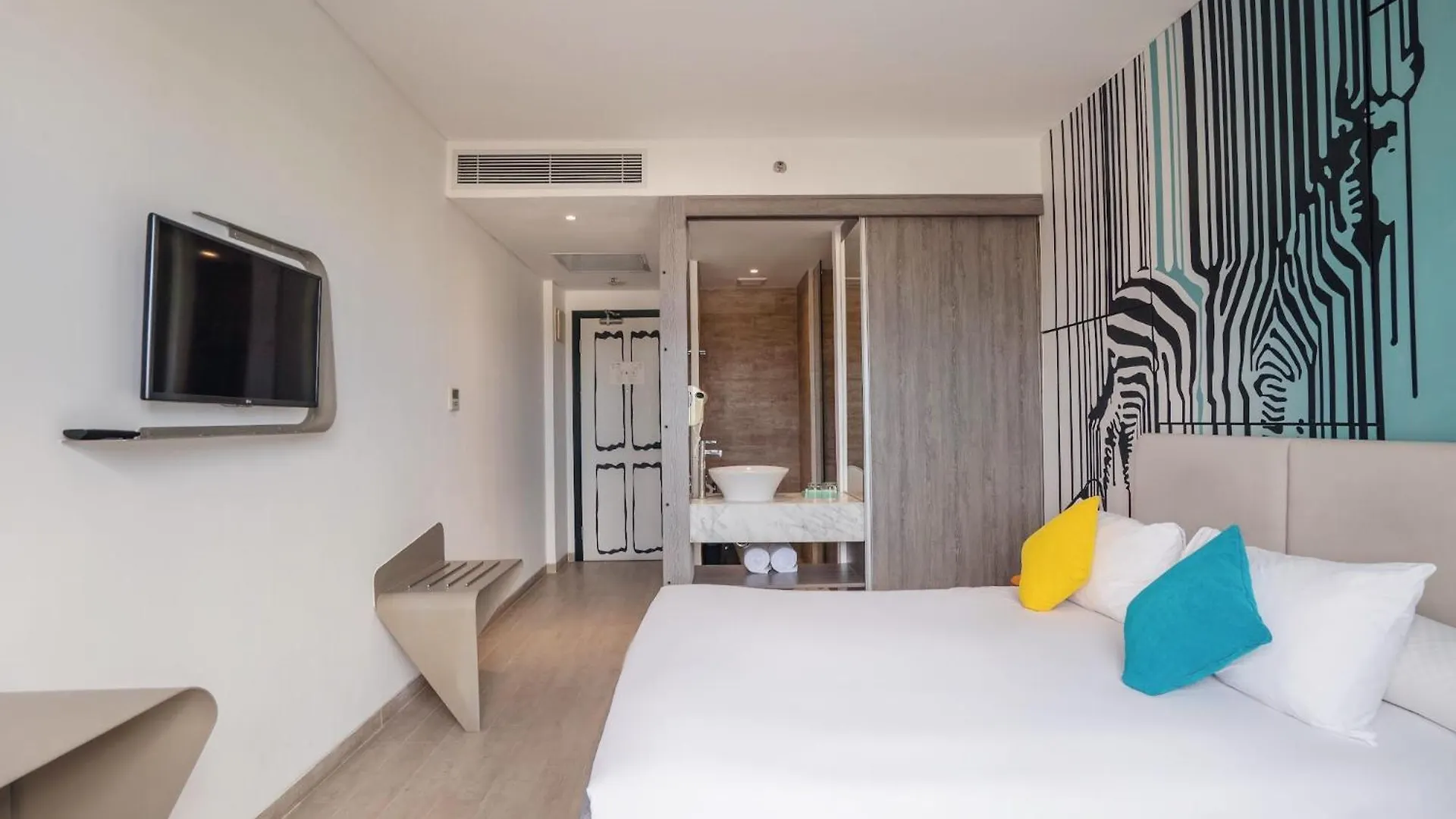 Kamaniiya Petitenget Seminyak Hotel